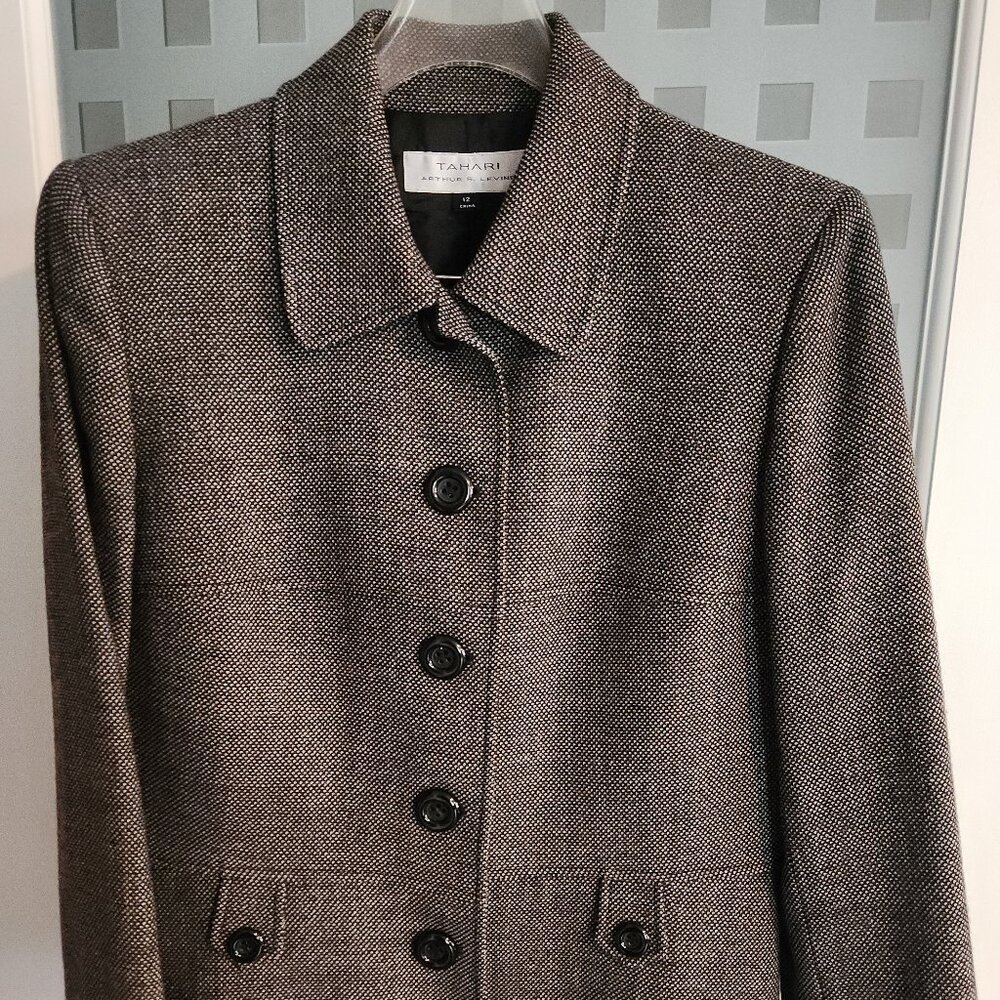 Tahari: Ladies Jacket (size 12, black and white)
